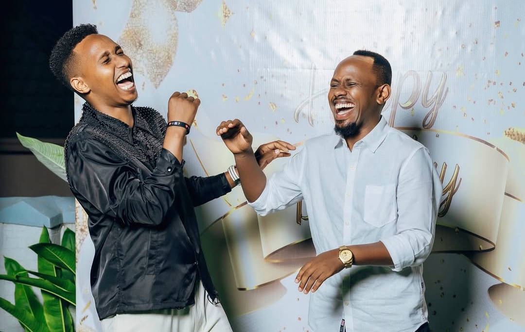 Prosper Nkomezi witegura kumurika album yashyize hanze indirimbo yakoranye na Israel Mbonyi
