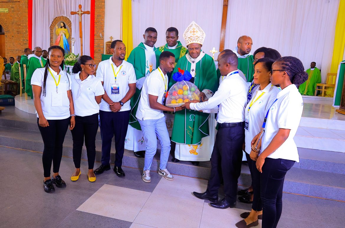 Ku bantu batarashyingiranwa kuboneza urubyaro, ni uguha intebe ubusambanyi – Karidinali A. Kambanda